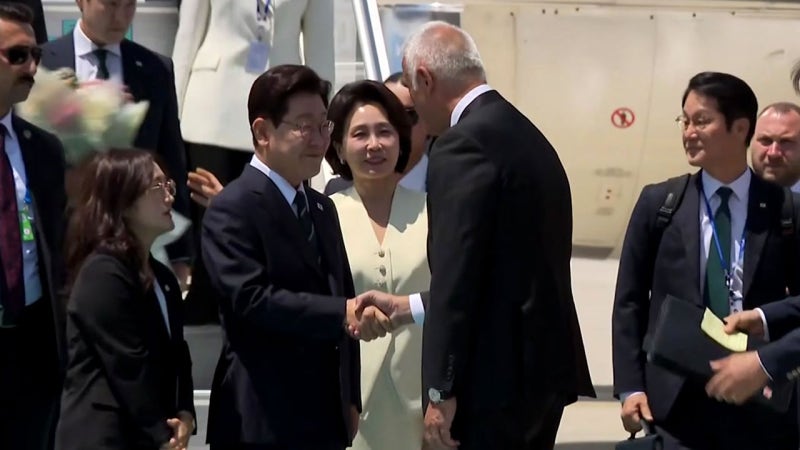 <b>이 대통령</b>, <b>튀르키예 도착</b>...나토 방산 세일즈 주목
