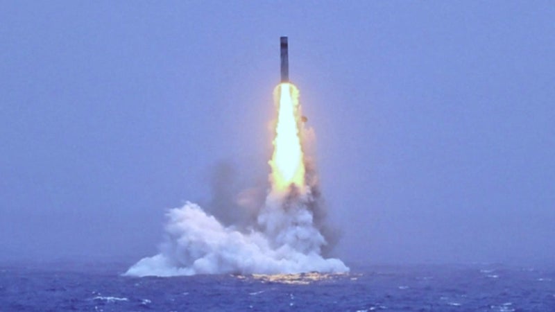 중국 SLBM 전라도 관통?...일본 '재무장' 명분 부각