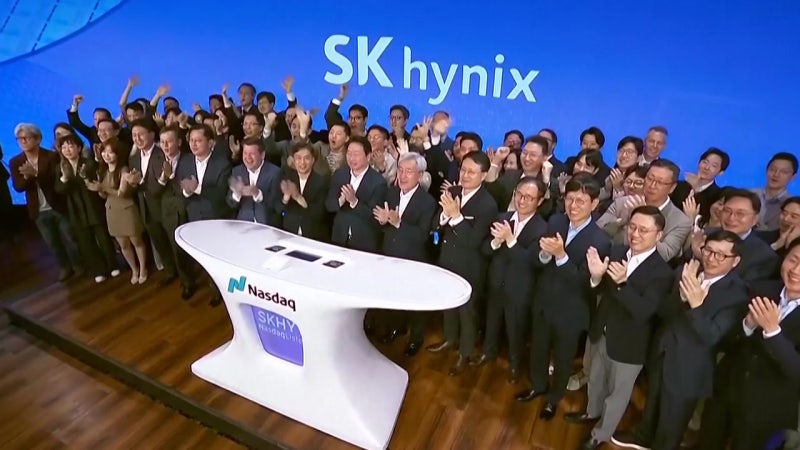 SK하이닉스, 나스닥 데뷔 첫날 13% 상승...AI 기대에 미 투자자 '주목'