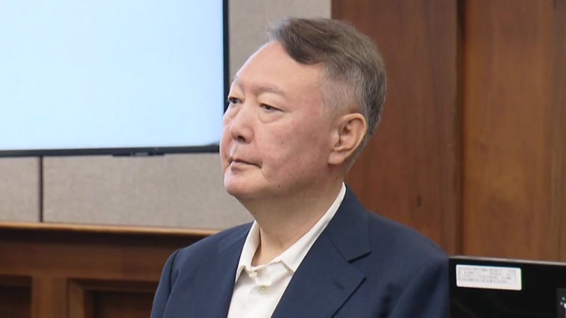[속보] '여론조사 무상 수수' <b>윤석열</b>, 1심 <b>징역 2년</b> 선고