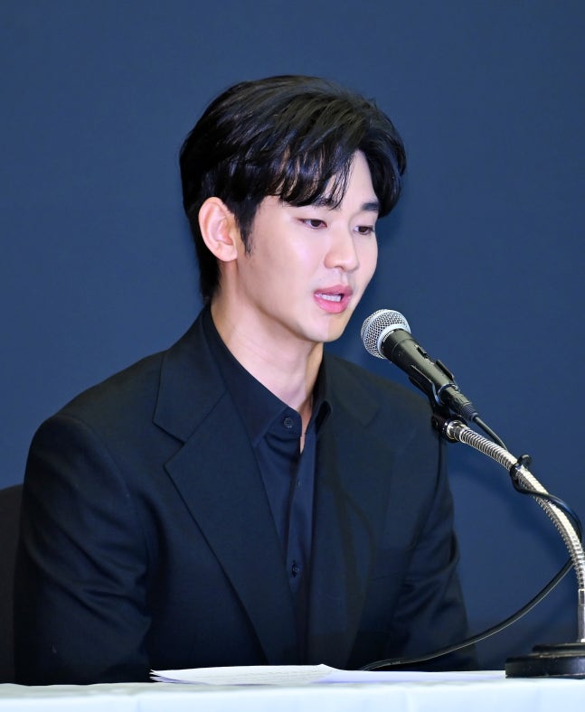 김수현, 오늘(14일) 필리핀 화보 촬영…1년 4개월 만에 공식 활동