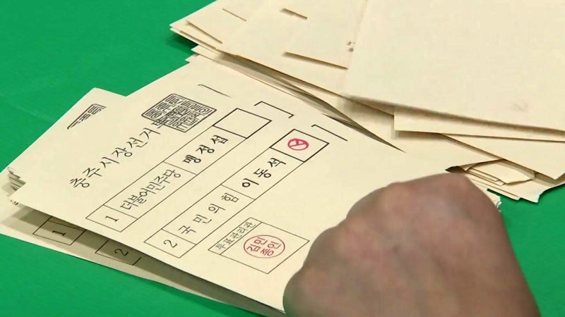 표 차이 겨우 2표 줄었다, 지방선거 첫 재검표 충주시장 결과 유지