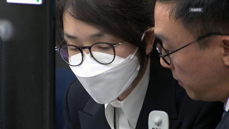 <b>특검</b>, '관저 의혹' <b>김건희</b> <b>조사</b>...김 씨, 진술 거부