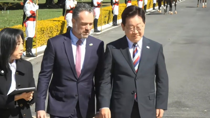 [현장영상+] 이 대통령, <b>국빈</b> 환영식 참석...오늘 룰라와 정상회담