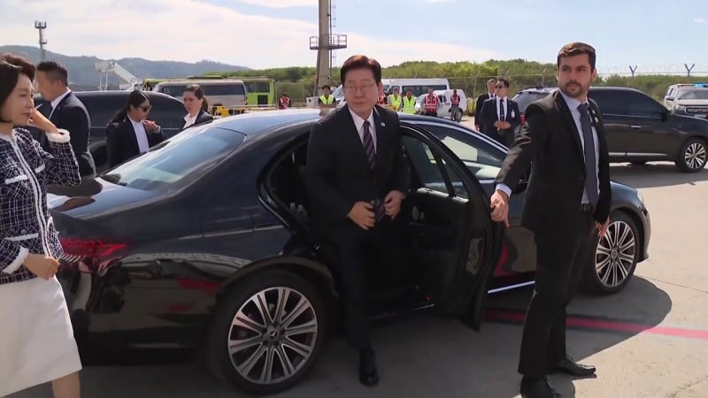 <b>이 대통령</b>, 브라질 '국빈 방문' 마치고 <b>칠레</b>로 <b>출국</b>