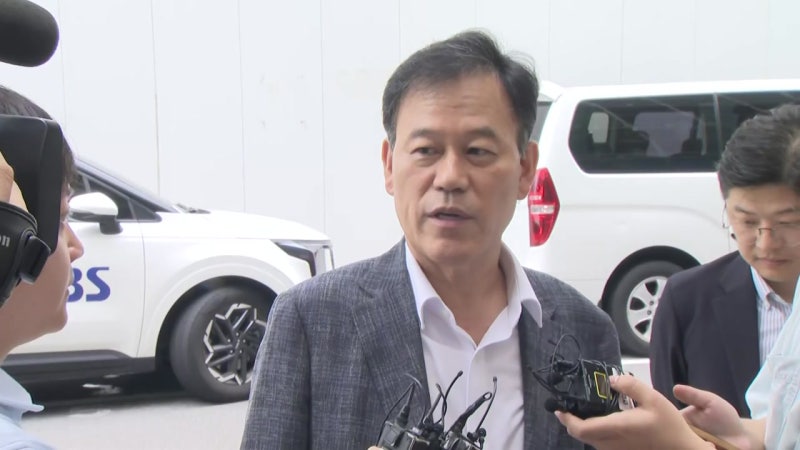 '관저이전 의혹' <b>윤한홍</b> 특검 출석...첫 <b>피의자</b> 조사