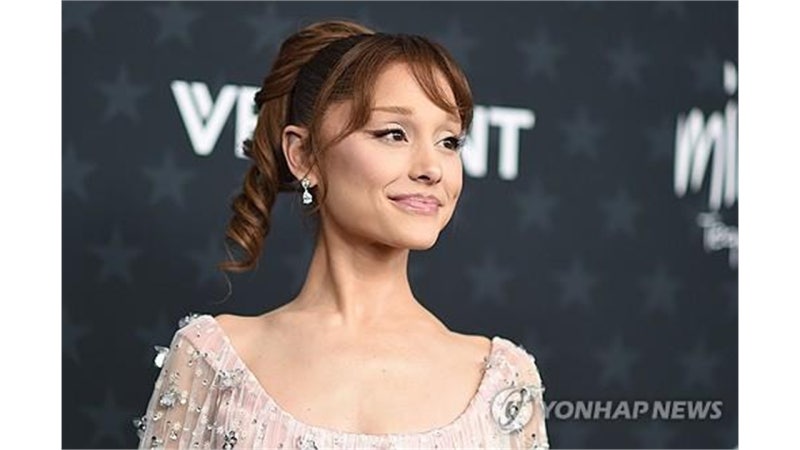 "너무 말랐다" 도 넘은 악플...<b>아리아나</b> 그란데 결국 '<b>활동 중단</b>'