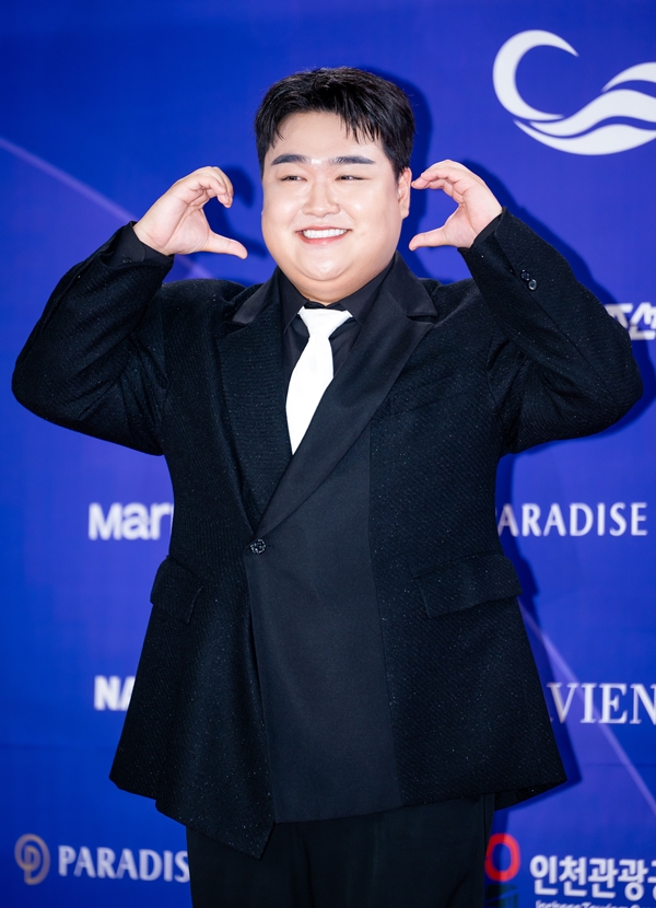 근육병 학생 도운 공익, <b>개그맨</b> <b>김규원</b>이었다…SNS 달군 미담