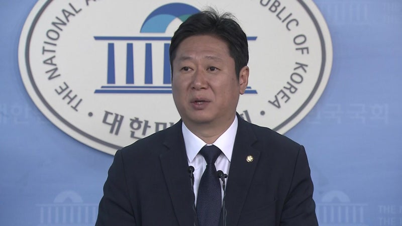 민주 <b>황희</b>, '<b>버스하우스</b> 제안' <b>사과</b>..."청년에 상처"