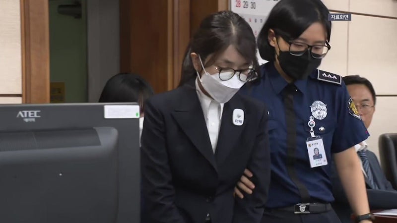 '<b>관저 이전</b>' 이르면 오늘 <b>기소</b>...김건희·윤한홍 포함