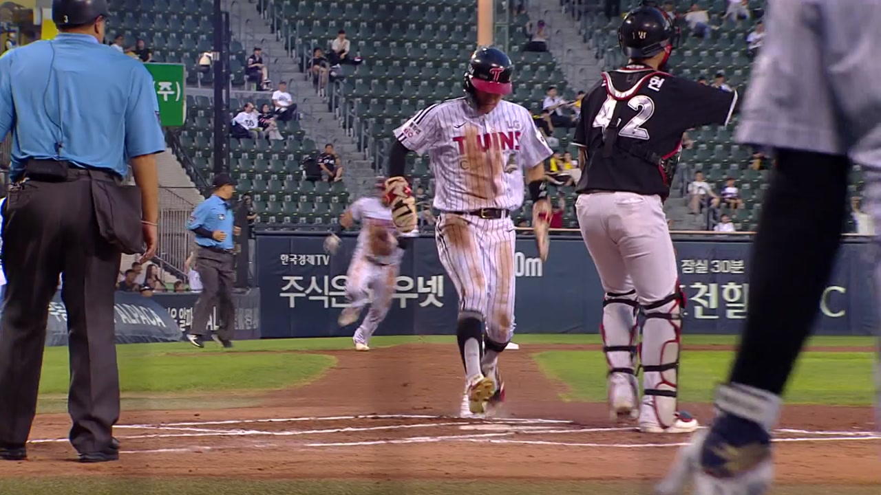 '<b>문정빈 만루포</b>·임찬규 11승' LG, kt전 4연패 탈출