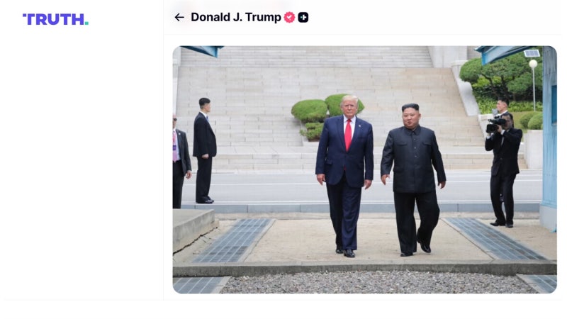 <b>트럼프</b>, SNS에 '<b>김정은</b>과 <b>투샷</b>' 사진 게시...대화 촉구