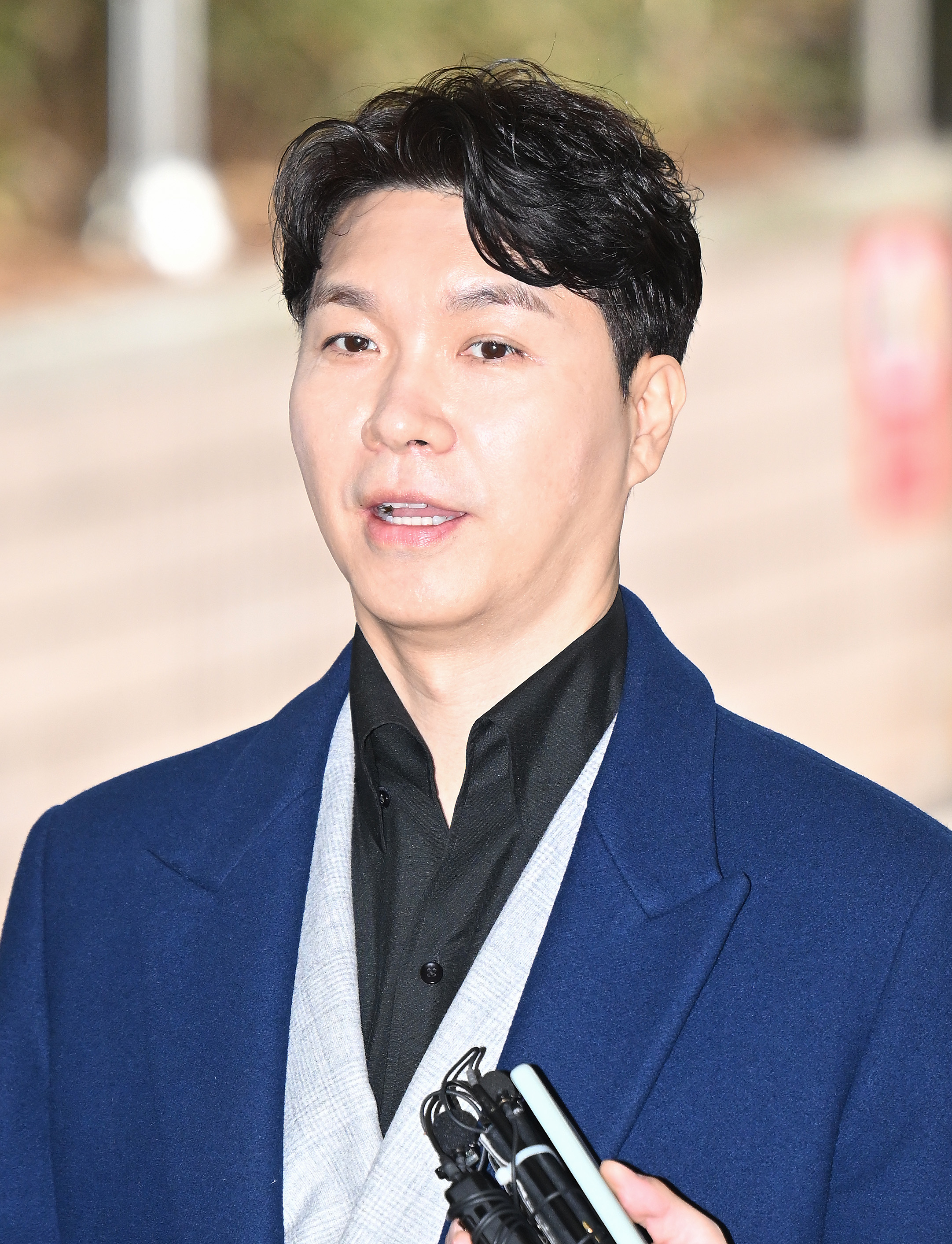 <b>박수홍</b>, <b>비행기 지연</b> '민폐 논란' <b>사과</b>…"무지로 인한 미숙한 판단"
