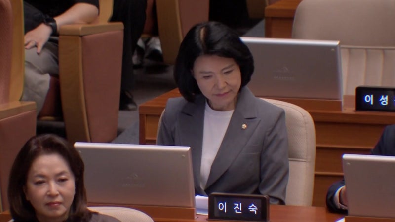 <b>이진숙 제명</b>촉구안 국회 통과..."여자 전두환"·"일당 독재"