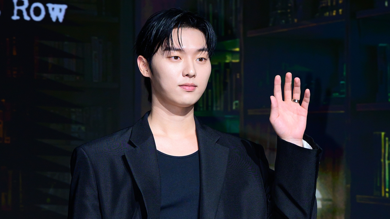'또 사생활 구설' <b>최현욱</b>, 이른 아침 <b>만취 라이브</b> 논란…"말릴 사람 없어...
