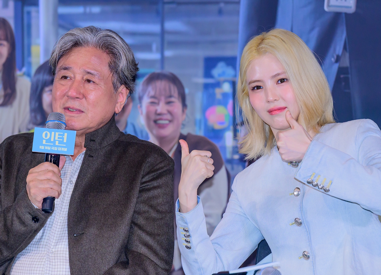 [Y현장] <b>최민식</b>·<b>한소희</b> '<b>인턴</b>', "원작에서 볼 수 없는 우리만의 이야기...