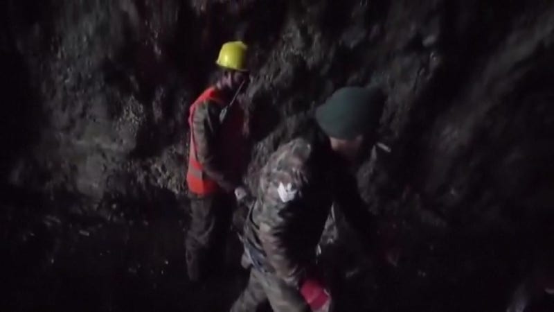 '극적 구조' 터널 <b>수색</b>·구조 계속...<b>조현</b> 외교장관 도착