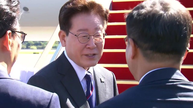 <b>이 대통령</b>, '국빈 방문' <b>프랑스</b>로 <b>출국</b>...호르무즈 논의 주목
