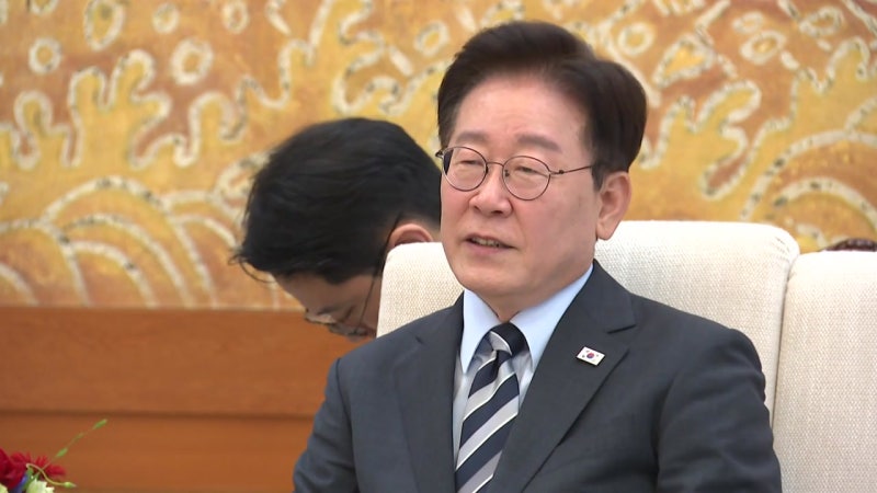 이 <b>대통령</b>, 내일 <b>회견</b> 준비 몰두...일정 비우고 답변 고심
