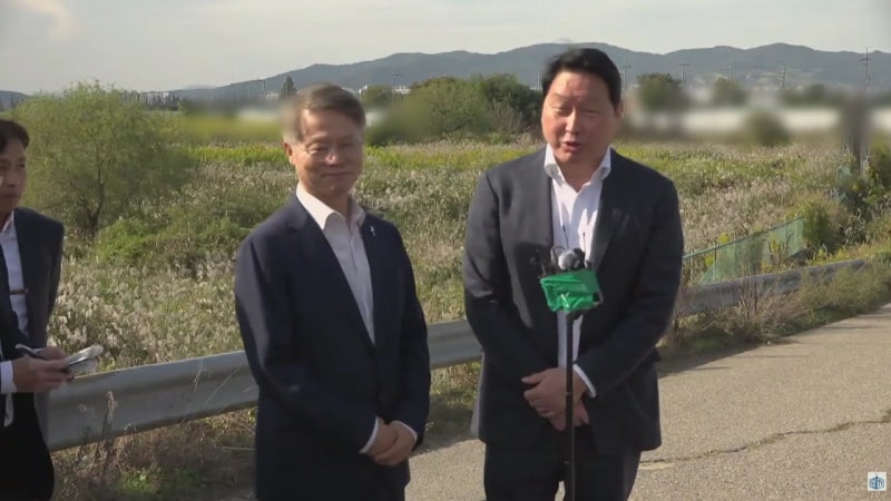 <b>최태원</b>, 광주 반도체 부지 방문 "최대한 빨리 <b>착공</b>"