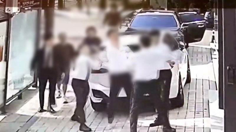 [단독] <b>외제차 매장</b> 직원 허리띠 폭행·욕설...화장품회사 임원 체포