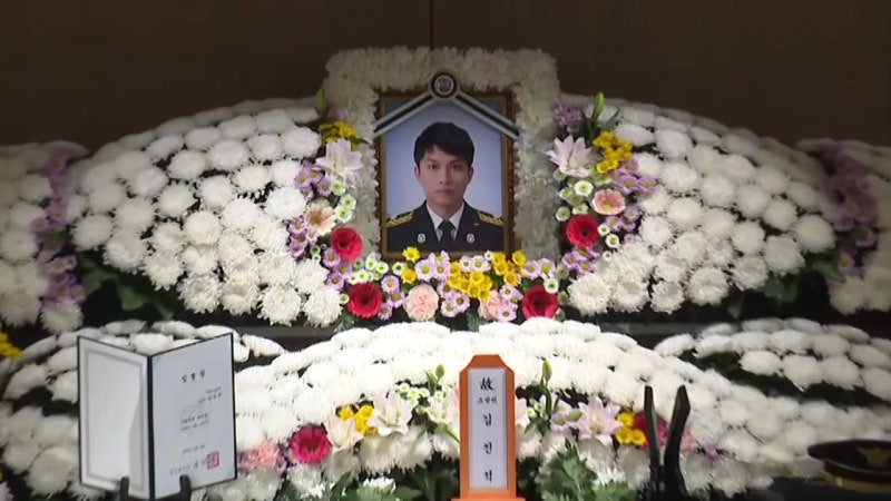 고 <b>김진석</b> 소방위 <b>영결식</b>...추모 발길 이어져