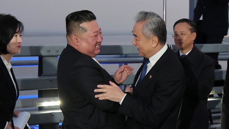 북, <b>김정은</b> 당일치기 <b>방중</b> 보도..."피로 맺은 친선 영원"