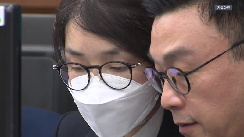 <b>구속</b>만료 앞둔 <b>김건희</b>, 조금 뒤 대법원 <b>추가</b> <b>영장</b>심사