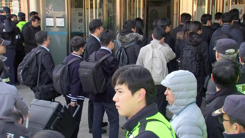 [속보] <b>선관위 특검</b>, 핸드볼경기장 내부 <b>진입</b>...곧 본격 검증