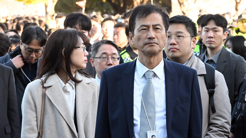특검, <b>중앙선관위</b> 등 압수수색...140억원대 <b>장비 납품 비리</b>