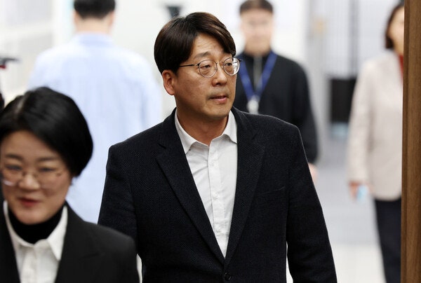 조국, <b>강성희</b> 끌려나가는 장면이 장성택 연상?