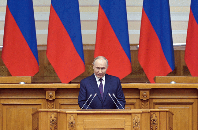 지난 4월 26일 상트페테르부르크에서 열린 의원 협의회 회의에서 연설하고 있는 러시아 푸틴 대통령. photo 뉴시스