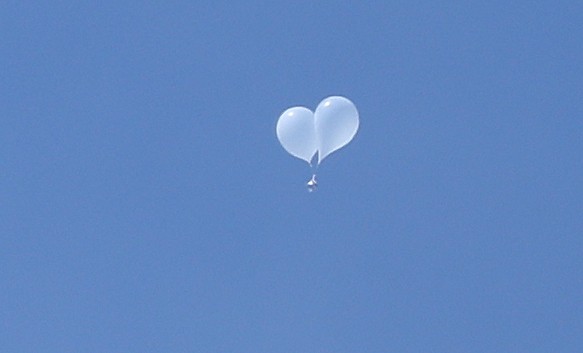 北 <b>오물풍선</b>, 용산 <b>대통령실</b> 청사에 낙하