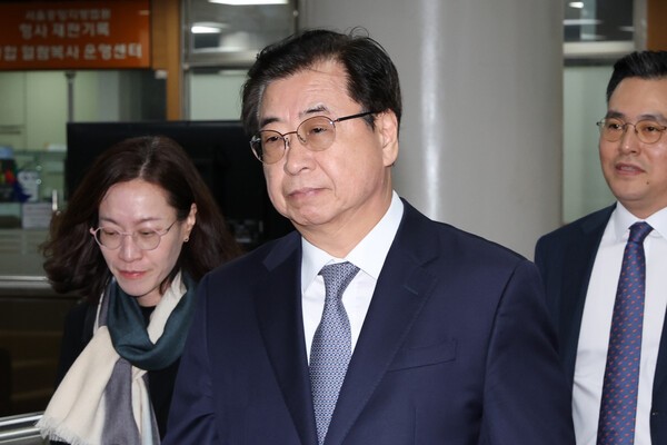 <b>검찰</b>, 서훈 전 <b>국정원장</b> 특혜채용 의혹 수사