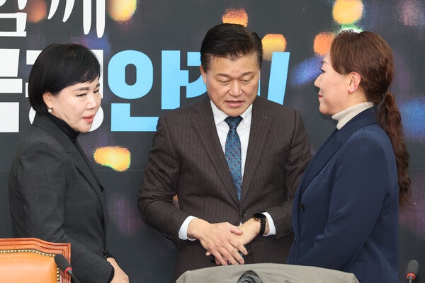 <b>대통령실</b>, '<b>굿판 의혹</b>' 제기 캠프 출신 <b>신용한 고발</b>