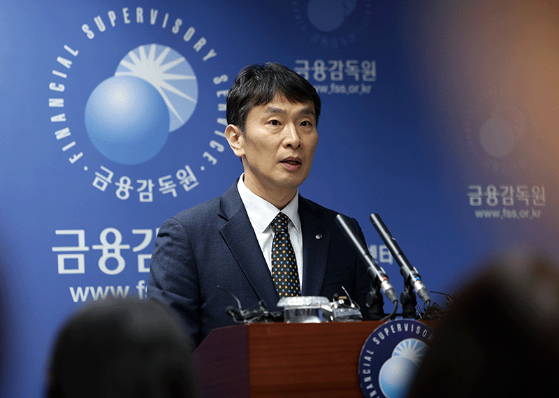 '尹 사단' 막내 <b>이복현</b>이 정부 여당과 각 세우는 이유