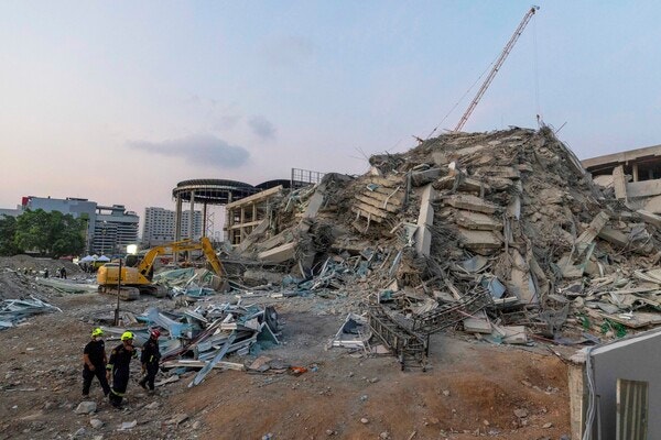 지난 3월 28일, 미얀마에서 일어난 규모 7.7 강진으로 붕괴된 태국 방콕의 30층 정부기관 신축 빌딩. 중국 국유건설사인