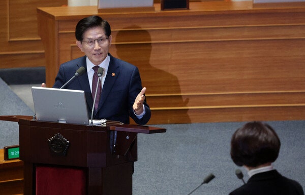 전직 의원 125명 <b>김문수</b> <b>출마</b>촉구... "이재명 맞설 적임자"