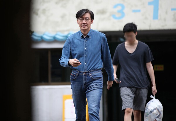 조국 전 조국혁신당 대표와 아들 조모씨(오른쪽).photo 뉴시스