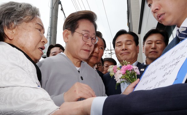 이재명, 故 <b>이옥선 할머니</b> 애도... "<b>위안부 피해자</b> 지원에 노력"