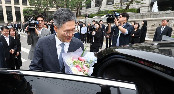 <b>문형배</b> "<b>서울시립대 로스쿨</b> 교수직 고민 중"