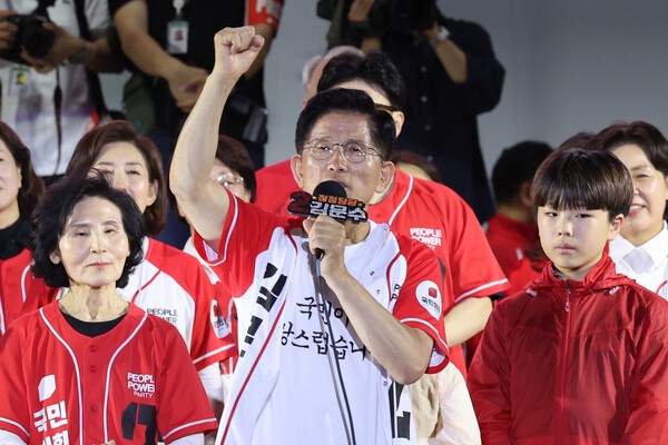 투표독려 <b>김문수</b> "정의와 법치가 살아있다는 걸 보여달라"