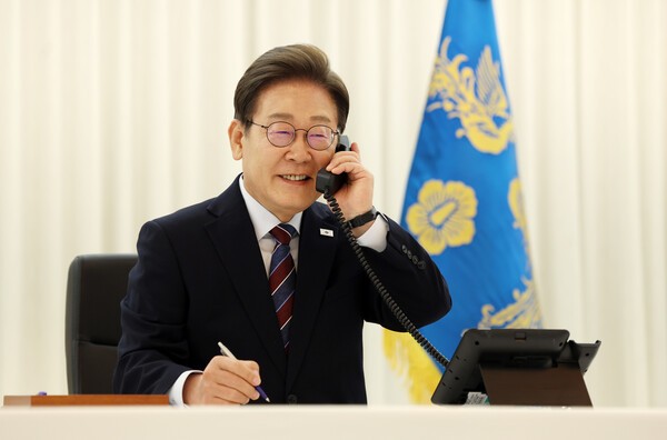 <b>이재명</b>, <b>트럼프</b>와 첫 통화... 암살위험과 골프라운딩 거론