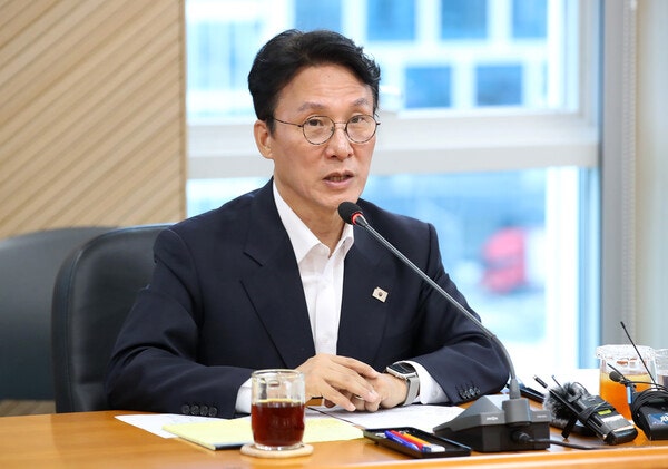 <b>김민석</b> 총리후보자 '증인 없이' <b>인사청문회</b> 시작