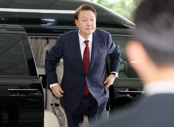 특검 "尹 오후 <b>조사 거부</b>, 변호인단 수사 방해 선넘어"