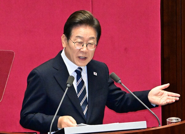 내일 10시, 李<b>대통령</b> '취임 30일 <b>기자회견</b>'…사전 조율 없이 문답