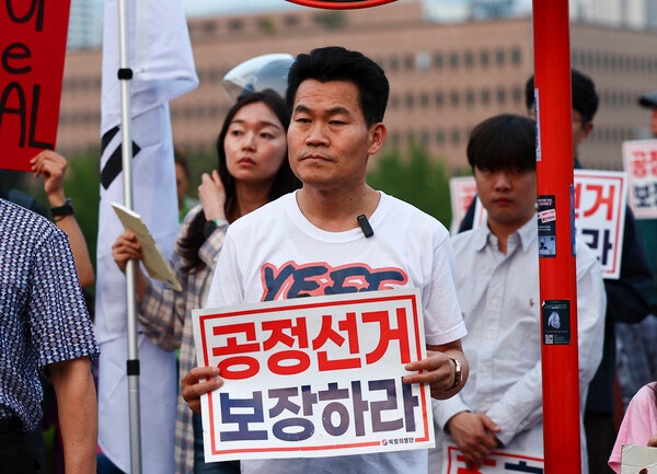 <b>전한길</b>=김어준? 끊이지 않는 <b>전한길</b> 입당 <b>논란</b>