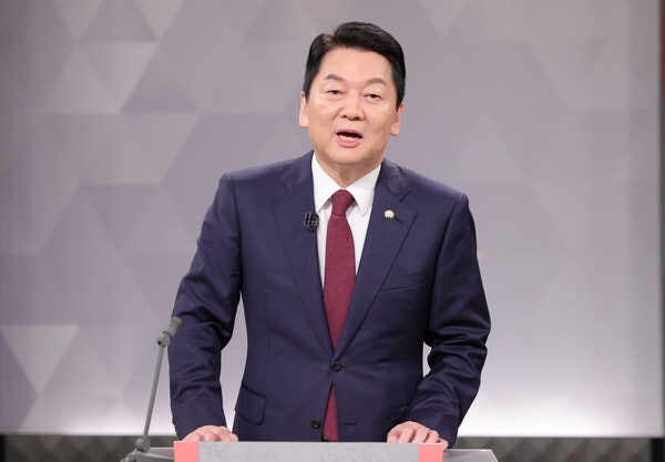 안철수 "보수정당 대선<b>후보</b> 욕보이는 전한길...전당대회 출입 구걸"