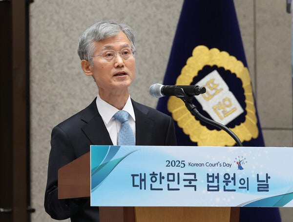 <b>조희대</b> <b>사퇴</b>촉구한 정청래 "<b>대법원장</b>이 그리도 대단하냐"