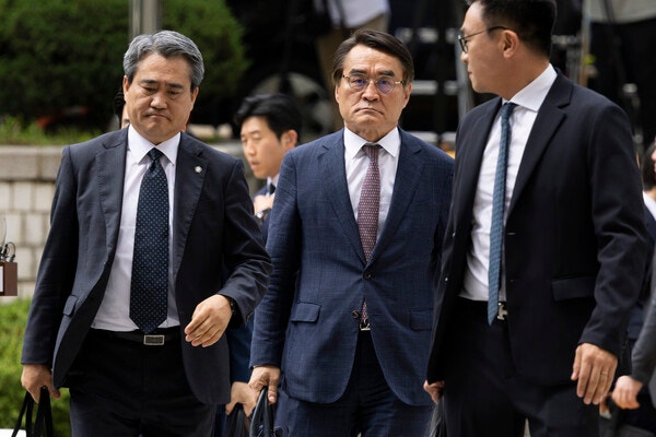 <b>조희대</b> 대법원장 <b>사퇴압박</b>에... 尹측 "히틀러 재림"